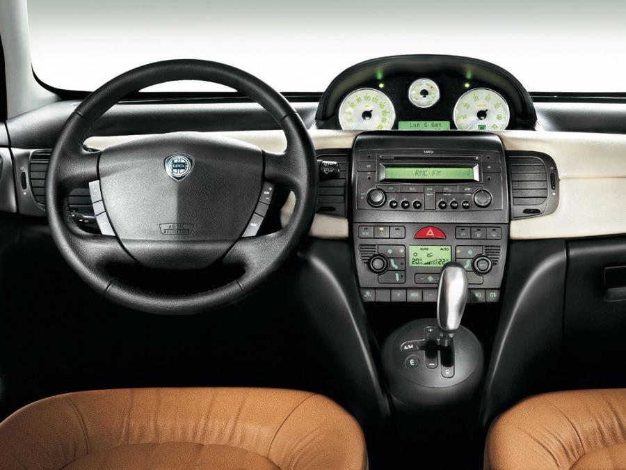  Lancia Ypsilon Unique Edition 2003 года  (фото 9 из 40)